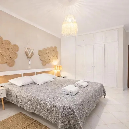 One-bedroom In Old Town With Pool شقة