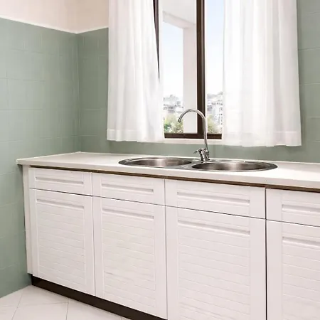 One-bedroom In Old Town With Pool Apartment *