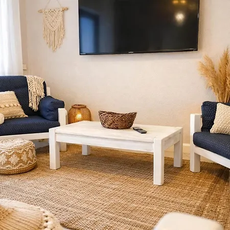 One-bedroom In Old Town With Pool شقة