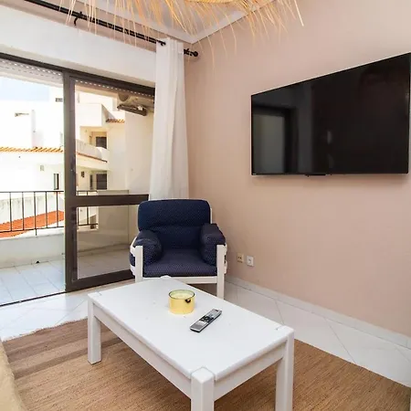 One-bedroom In Old Town With Pool شقة *